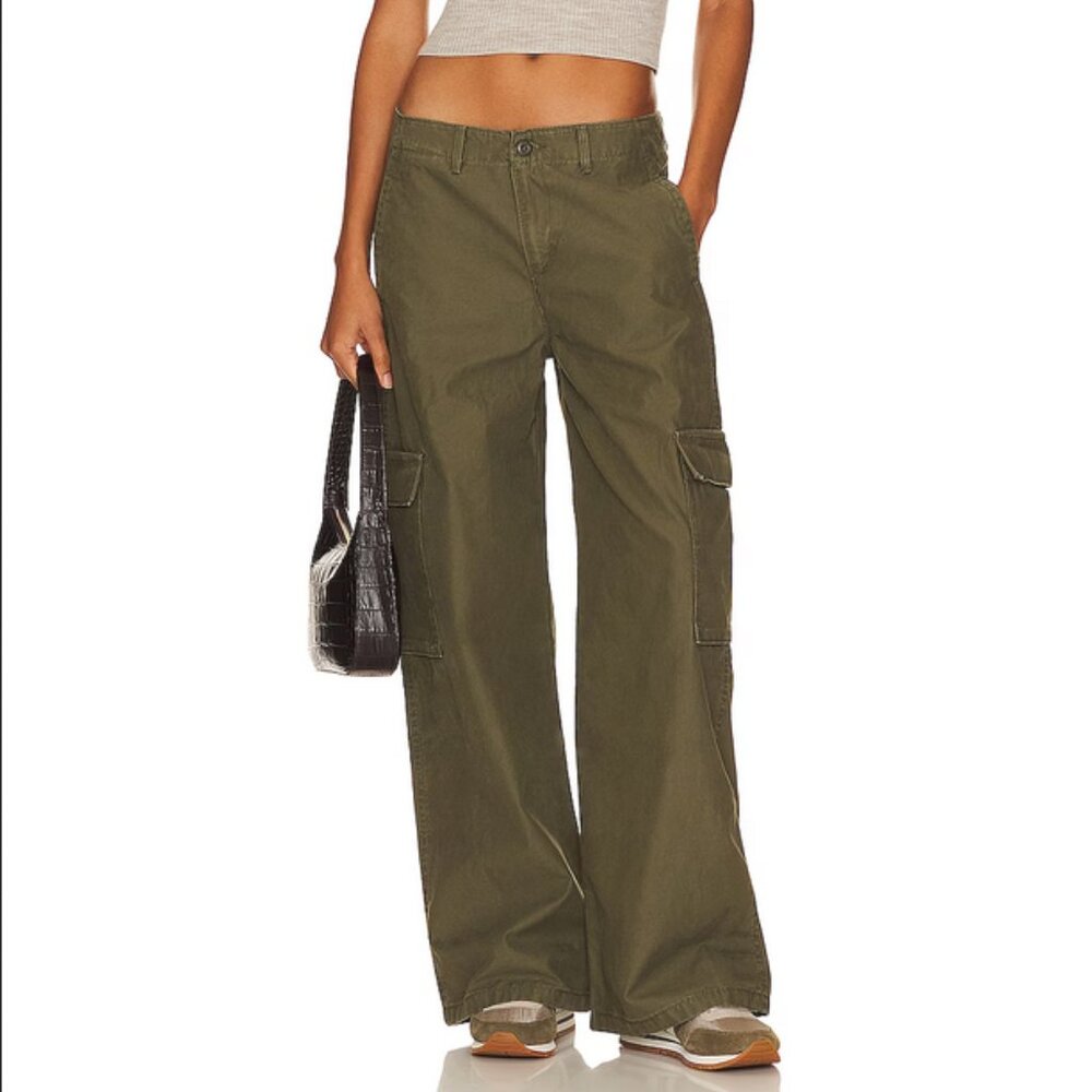 Levi's Baggy Cargo Pants in Olive Night NWT